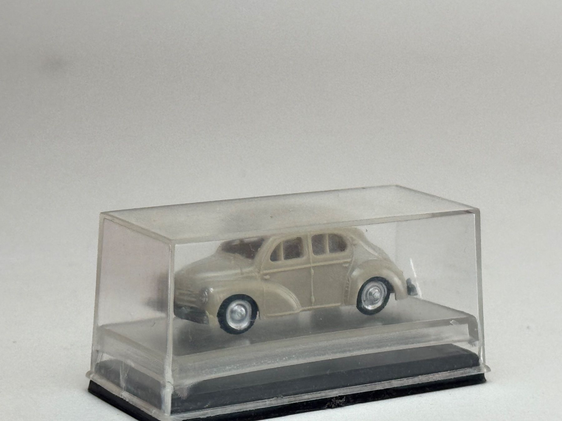 Eko Modellini d'auto: CH- EKO Renault 4/4 graubeige Nr. 2005 – Usato da Elm venduto da Wikmtz