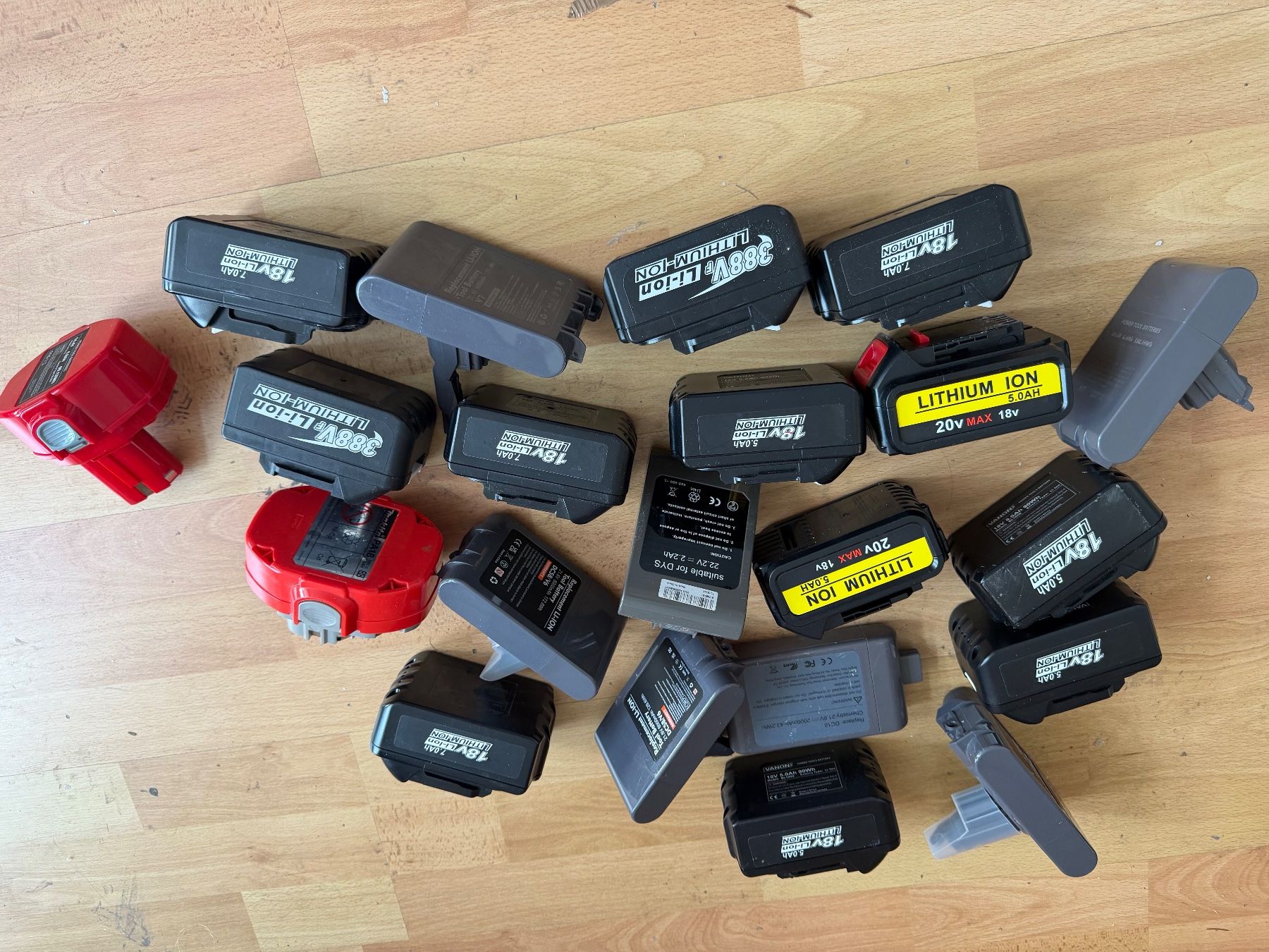 Batterie: 21 defekte Akkus makita, dyson .. – Difettoso da Amriswil venduto da JaJa-Express