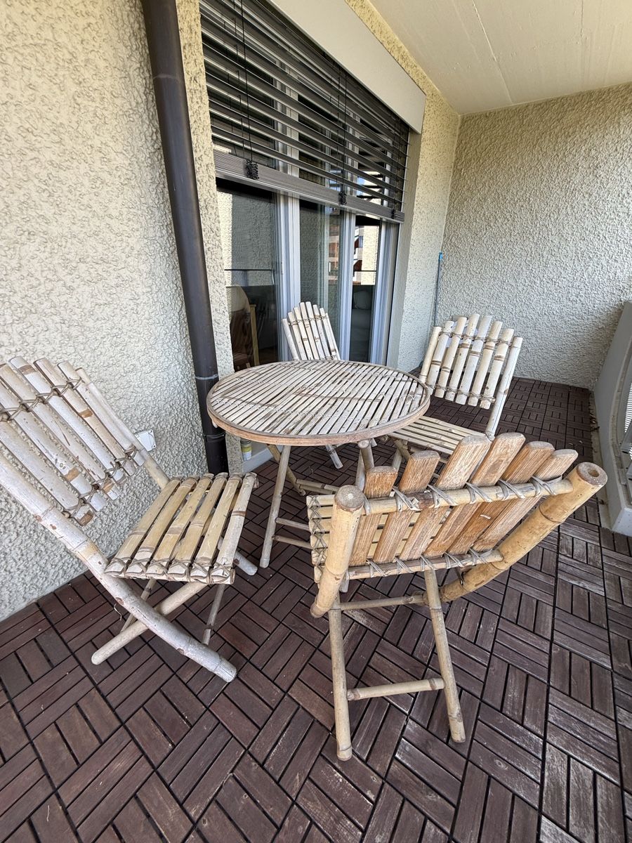 Set di tavolo e panche: Bambus-Gartenmöbel-Set – Tisch mit 4 Stühlen – Usato da Dübendorf venduto da ver_rb5x