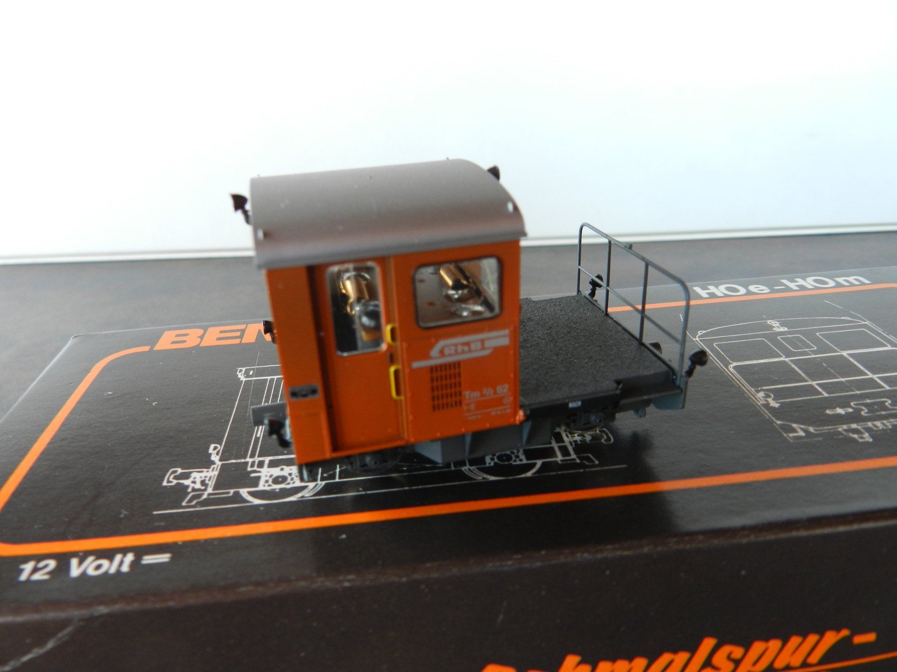 Bemo Trains électriques: H0m BEMO Rangiertraktor Tm 2/2 RhB braun – Neuf (Voir description) à Arzier-Le Muids par elocin83 1