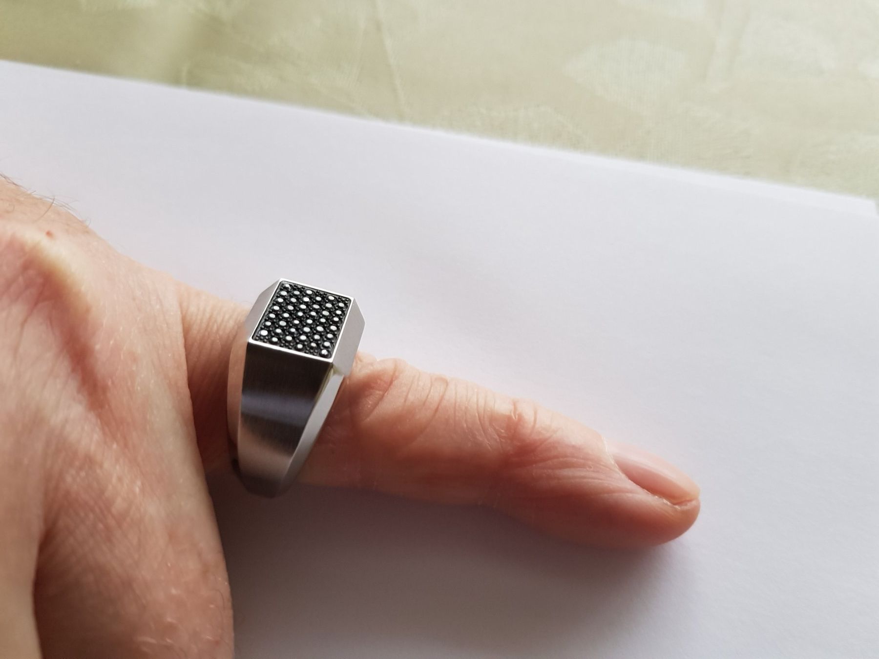 Ring Swarovski mit schwarzen Steinen, EU-Gr. 63, wie neu (Gebraucht) in ...