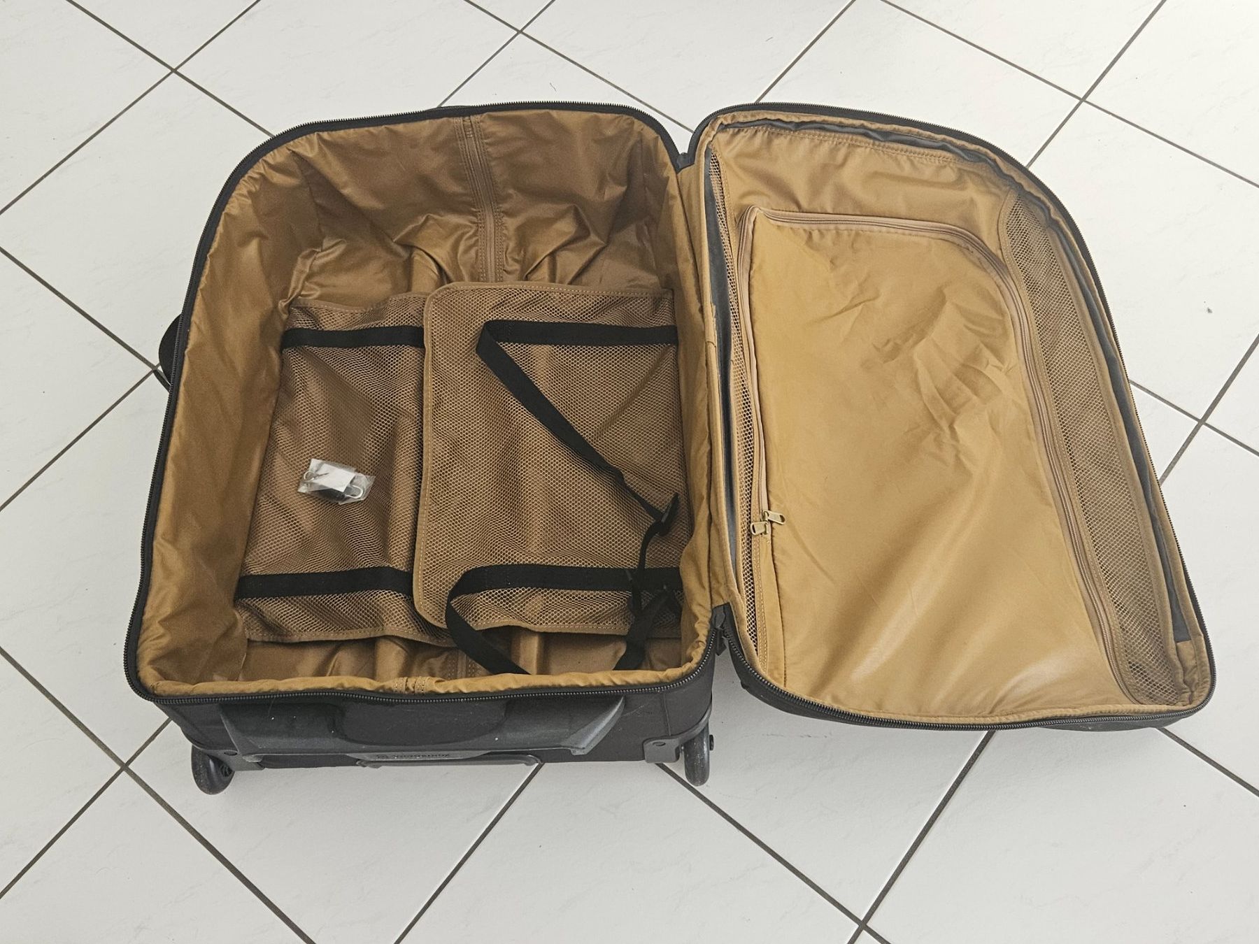 Victorinox Valigie: Victorinox Reisekoffer mit Rollen – Usato da Steinhausen venduto da Maria-Teresa.Ehrler 2