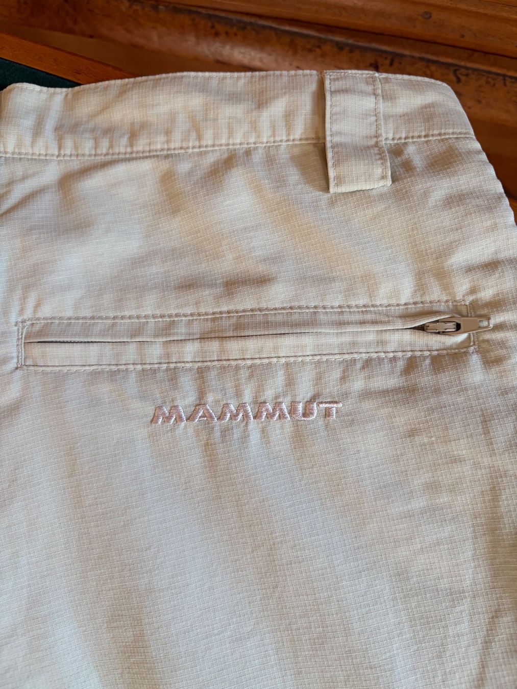 Mammut Pantaloni: MAMMUT Wander-Bermuda   Größe 38DE Zustand: Perfekt – Usato da Interlaken venduto da Bona55 9