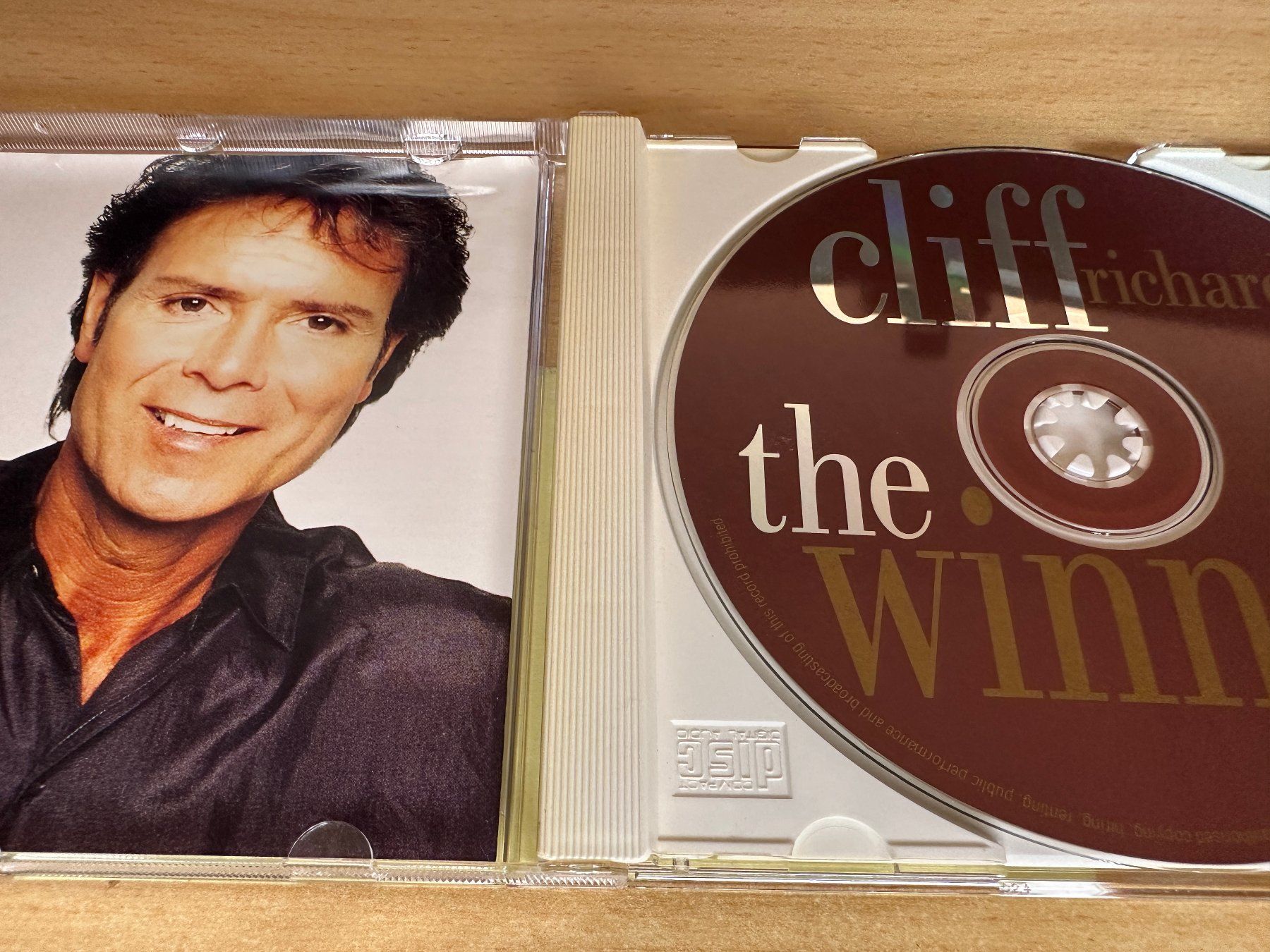 CD: D4 Cliff Richard – The Winner – Usato da Rikon im Tösstal venduto da Alpenmutz 2