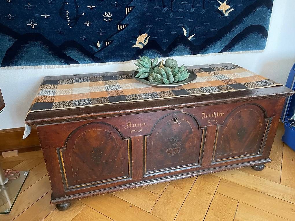 Truhen: Coffre en bois massif – Gebraucht aus Lausanne von s_m_65lm 1