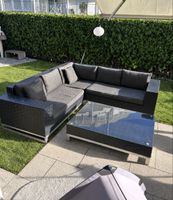 Gartenlounge aus Polyrattan mit gebürstetem Aluminium + Glas