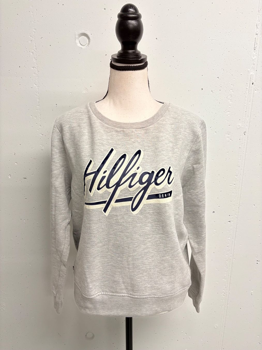 Tommy Hilfiger Maglioni & Felpe: Tommy Hilfiger Pullover Grau, Gr. M Print – Nuovo (secondo la descrizione) da Regensdorf venduto da secondchancefashion