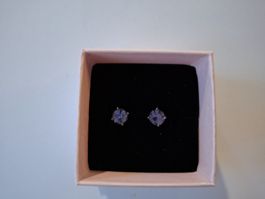 Ohrstecker mit violettem Glitzerstein, 925 Silber