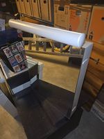 Spiegelschrank mit Steckdose und Beleuchtung