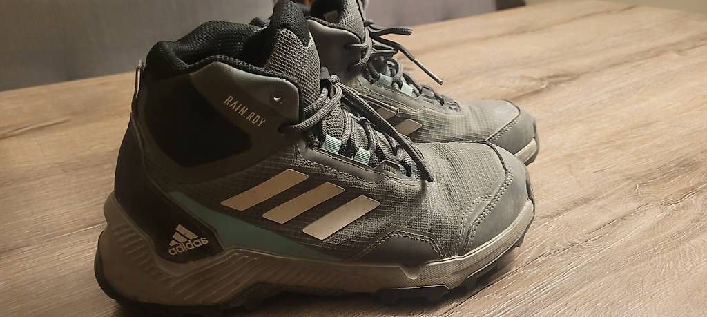 Chaussures hommes: Wanderschuhe Adidas - Grösse 36.5 – D'occasion à Unterengstringen par Sunriseben