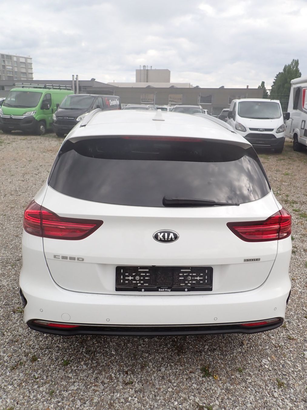 Kia Autos: Kia Ceed SW 1.6CRDI – Gebraucht aus Fribourg von OFAIL 2