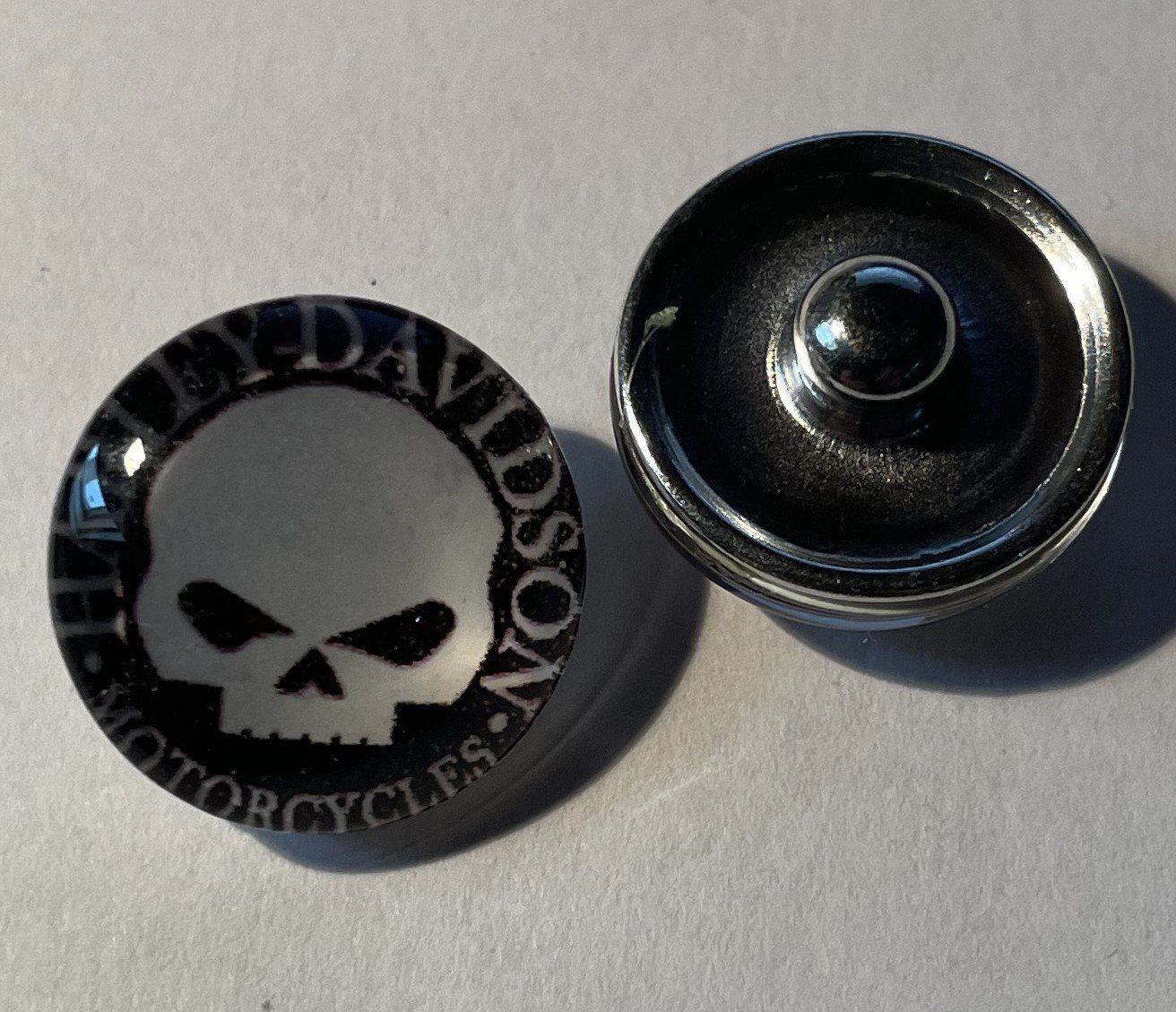 Harley-Davidson Alle Dekorationen: Harley Davidson - Skull - bouton pression pour bracelet – Neu (gemäss Beschreibung) aus APPLES von az02