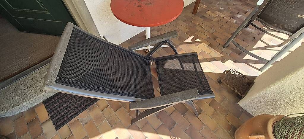 Set de table et chaises: Garten Tisch mit 3 Stühlen – D'occasion à Zürich par Ovina 2