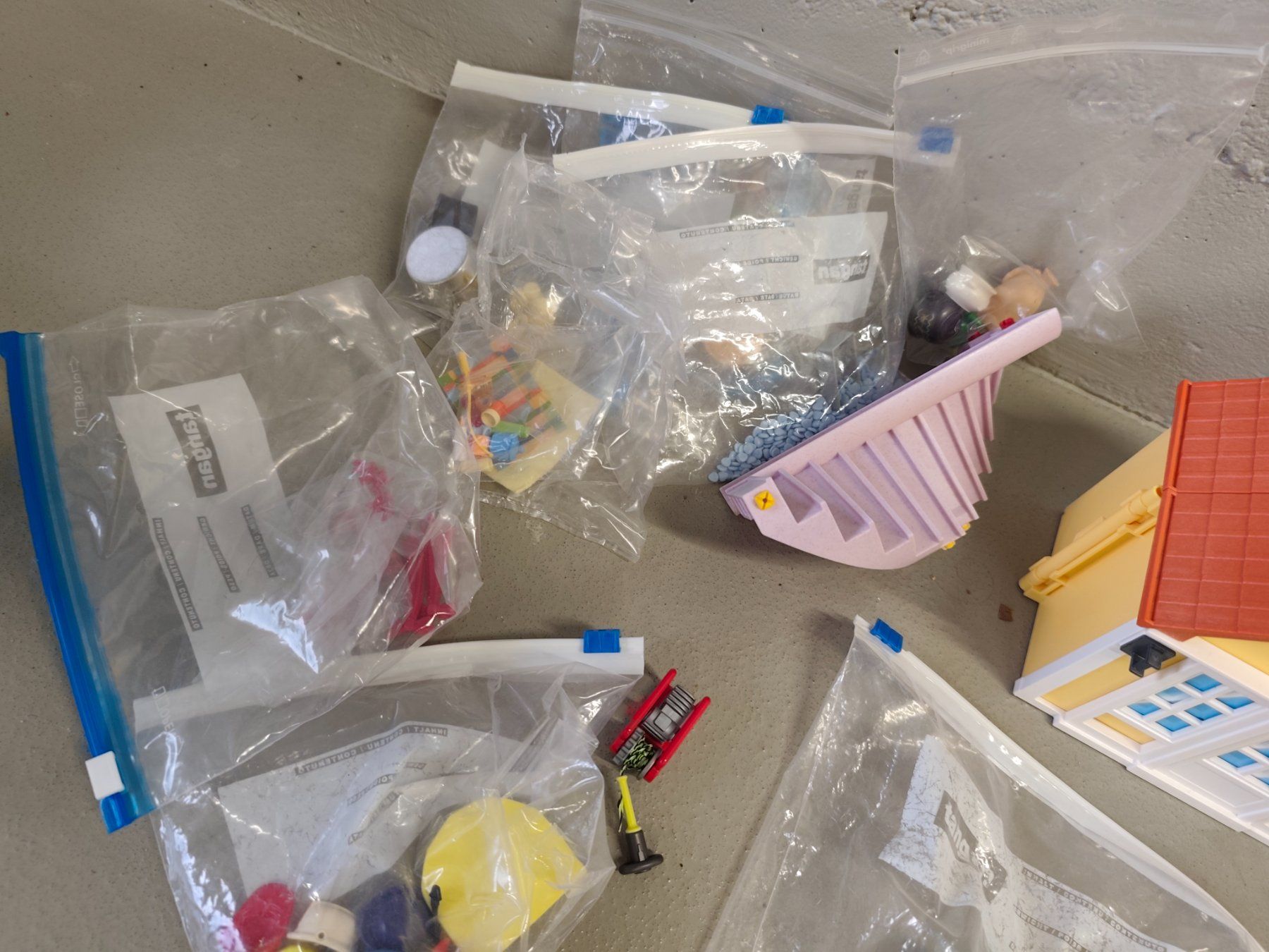 Playmobil Giocattoli: 1 Kiste Playmobil Lot Einzelteile – Usato da Oberkulm venduto da FairTreasures 2