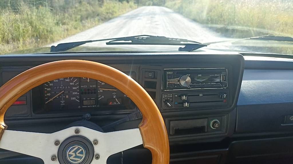 Automobili: golf 1 cabrio trés bon état – Usato da les evouettes venduto da cuistot 2