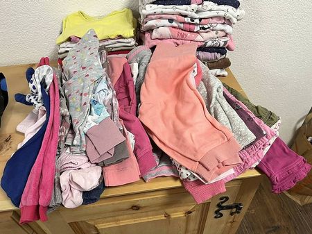 Grosses Mädchen Kleiderpaket Grösse 62/68
