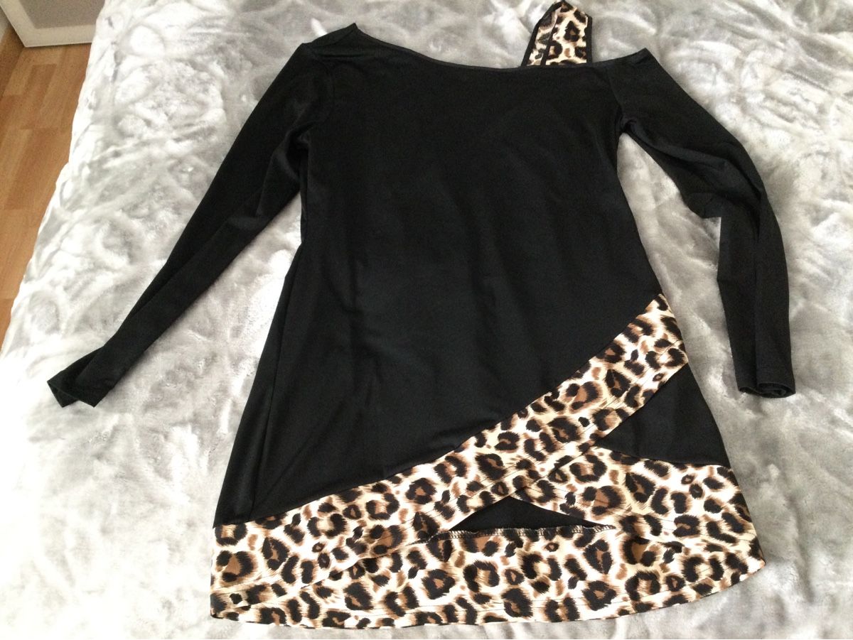 Robes: Kleid modern neu M – Neuf (Voir description) à Villnachern par Anita2006