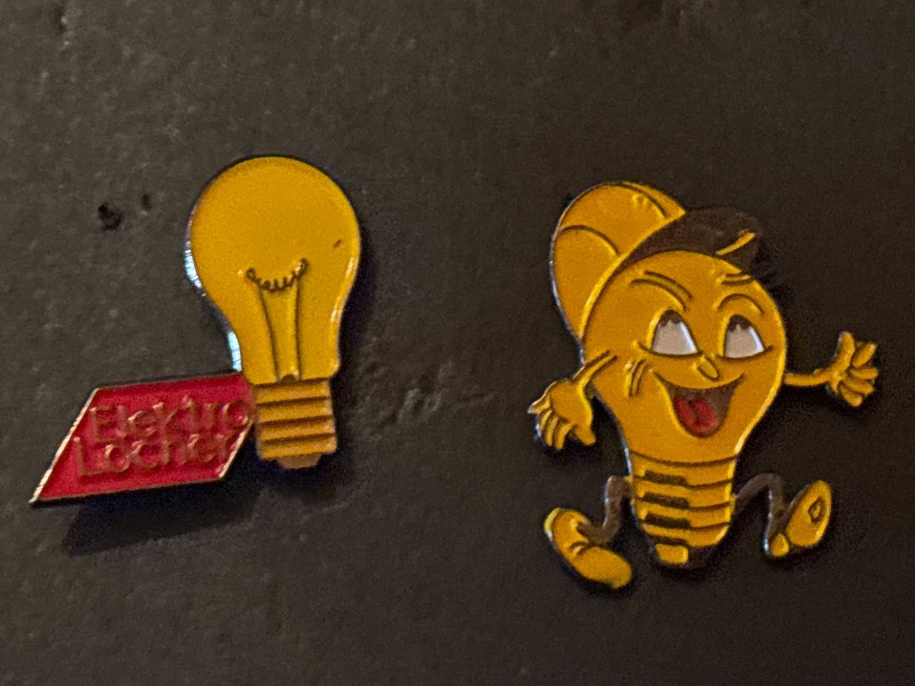 Plaquettes & Badges: Pins Lampenbirnen – D'occasion à Lützelflüh-Goldbach par NicoleL.