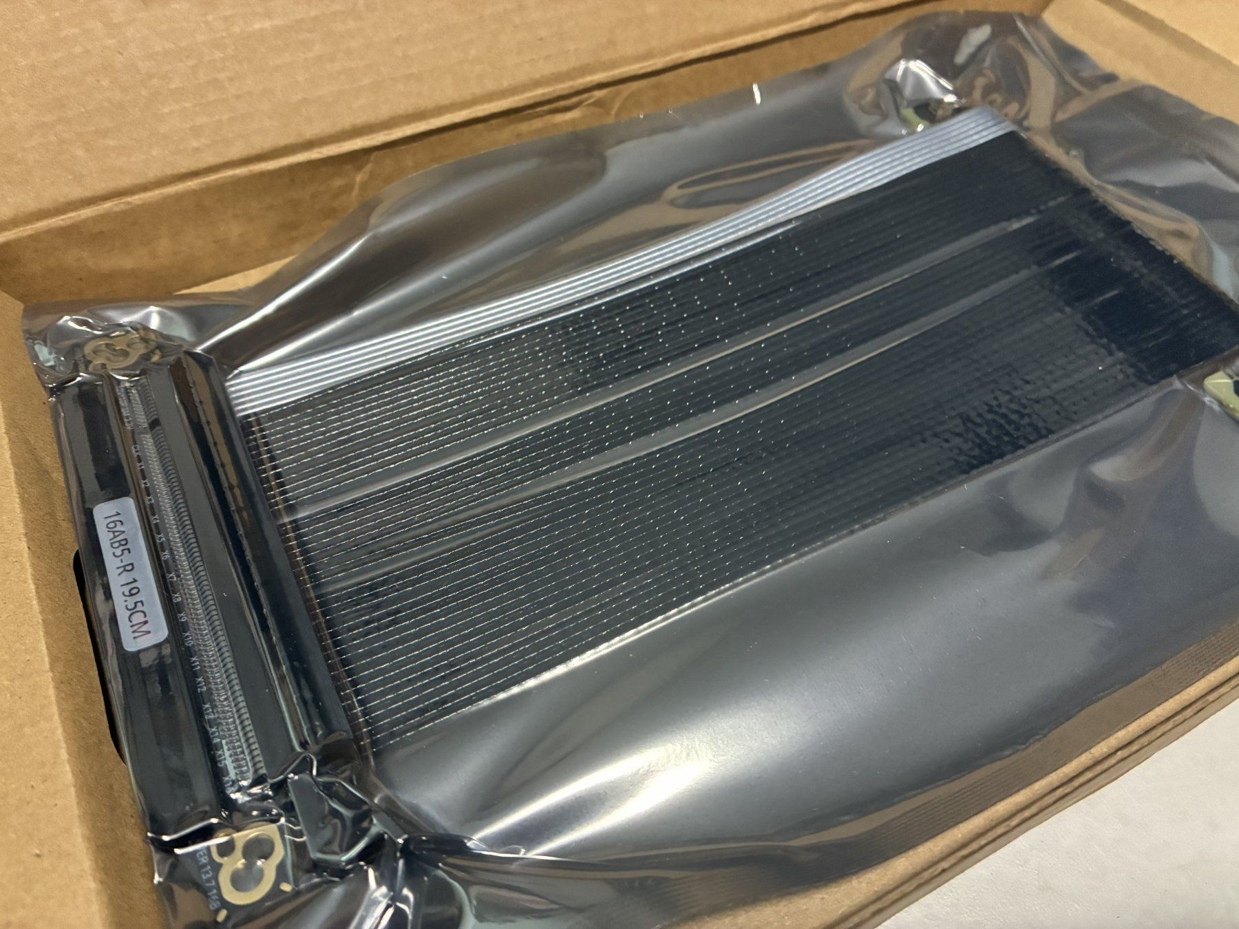 Cartes graphiques: FormD T1 Travel Kit RTX5080/5090 FE + PCIe 5.0 Riser – Neuf avec emballage d'origine à Kloten par Rixy_18 2