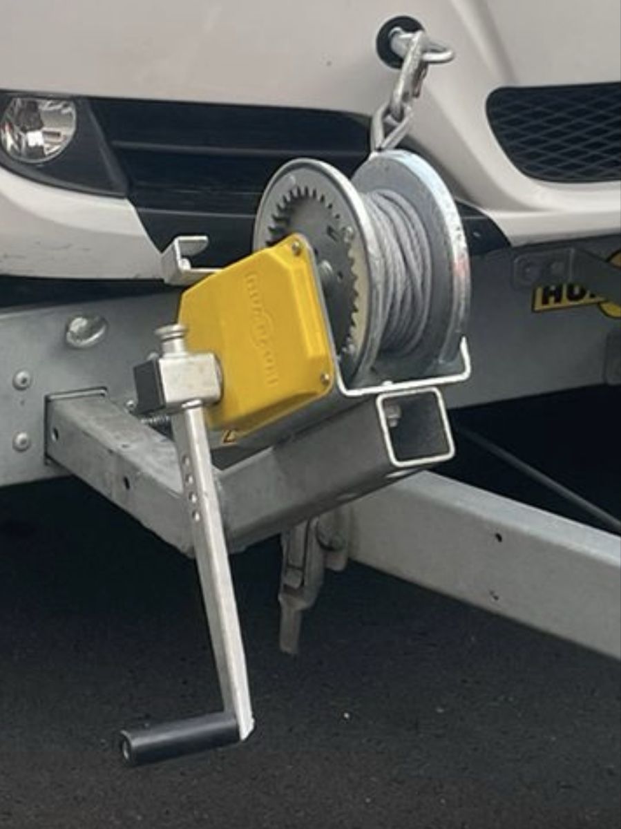 Humbaur Rimorchi: Treuil manuel robuste pour remorque - État impeccable – Usato da La Chaux-de-Fonds venduto da Transportchezmax