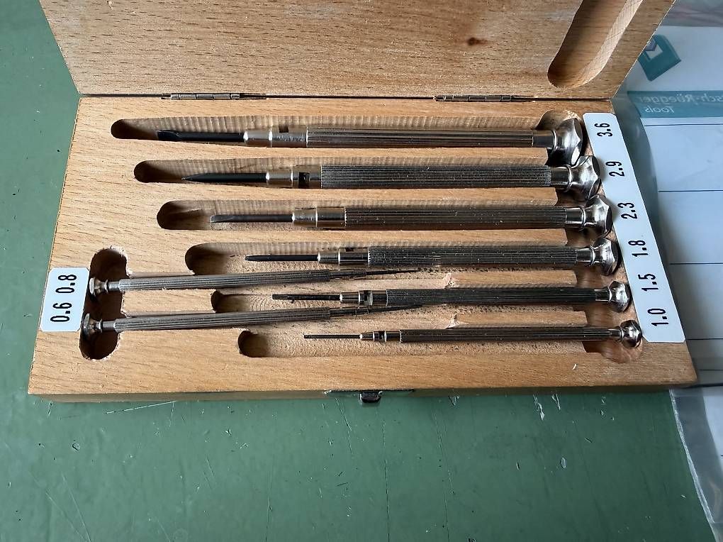 Tutti gli attrezzi: Schraubendreher Satz inkl Holzbox – Usato da Necker venduto da liq24 1
