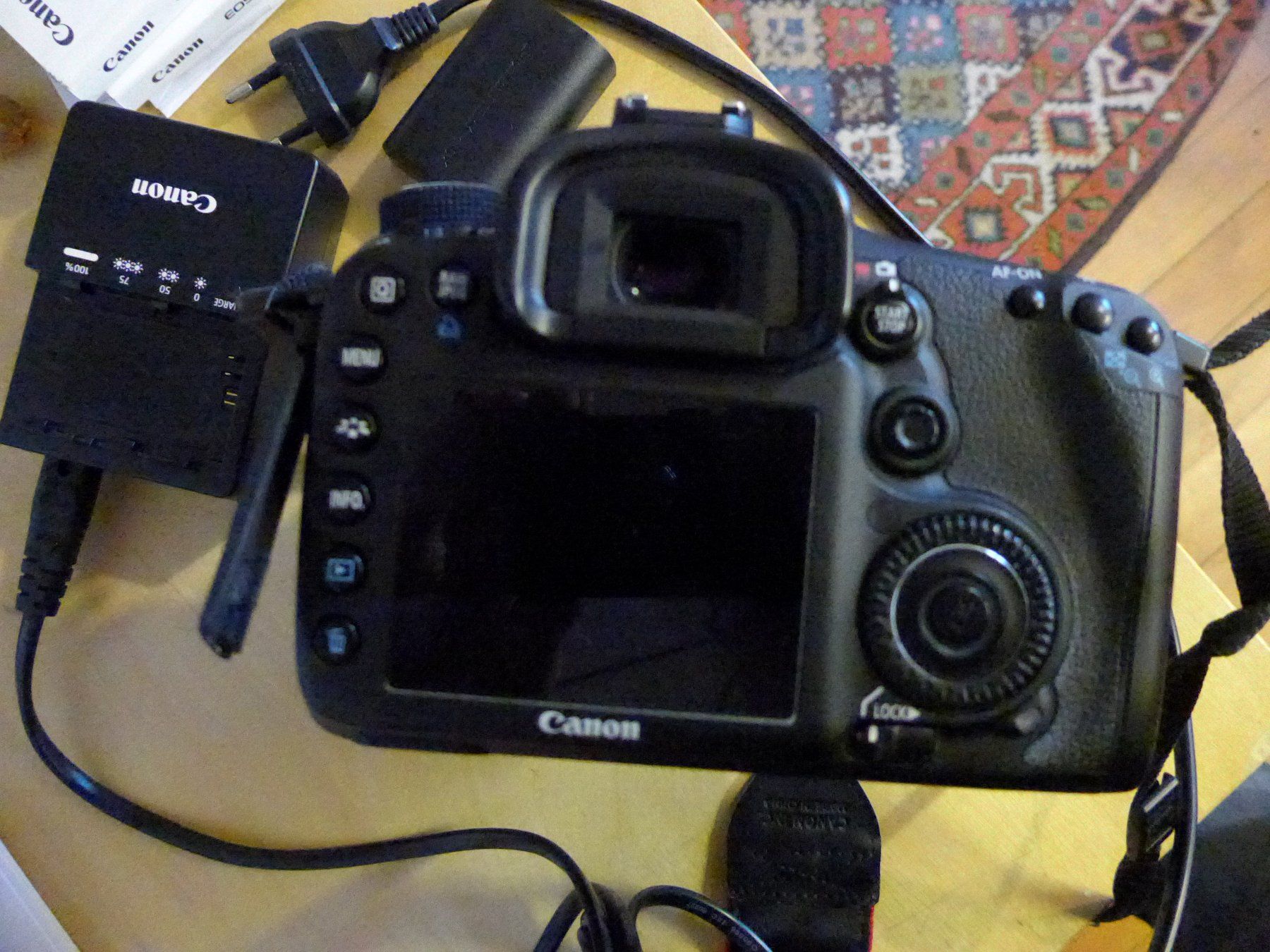 Canon Appareil photo: Canon EOS 7D mit Standard Objektiv EF-S 18 - 55 – D'occasion à Bözberg par Linuxon 1