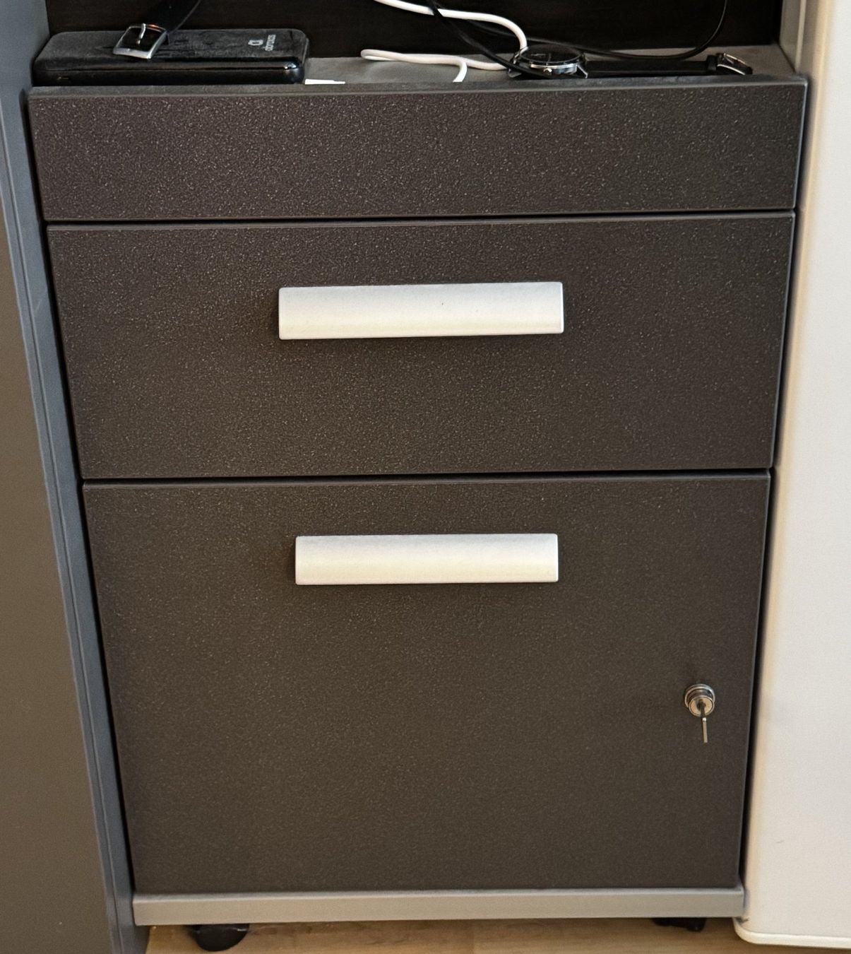 Schreibtische: Eckschreibtisch mit 2x Korpus – Gebraucht aus Bülach von flavio.vinci 3