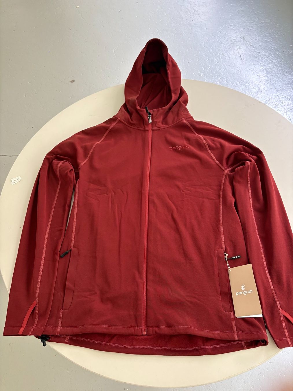 Pulls & Sweat-shirts: Penguin Hoodie – Neuf avec emballage d'origine à Trin Mulin par SickDeal