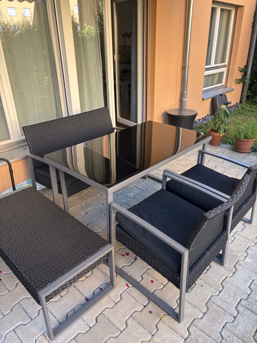 Set di tavolo e panche: Gartenmöbel-Set mit Tisch, 2 Stühlen & 2 Sitzbänken – Usato da Baar venduto da dom_vk8t