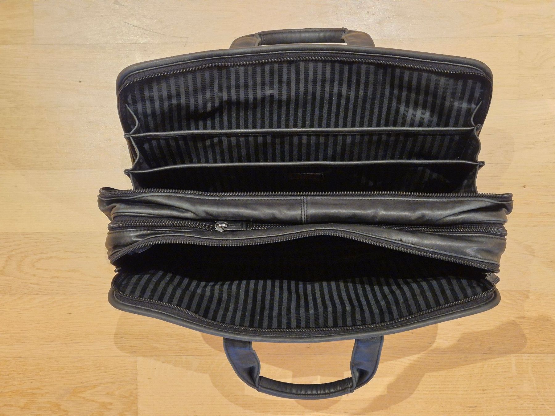 Tumi Borse: TUMI Alpha Expandable 904D3 Leder – Usato da Aarau venduto da 08_15 8