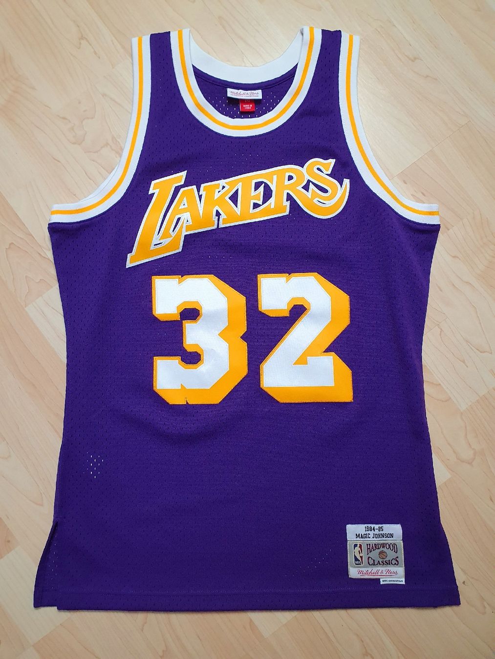 Leibchen & Hosen: Lakers Magic Johnson Trikot Hardwood Classics Gr. M – Neu (gemäss Beschreibung) aus St. Gallen von CaliSunshine