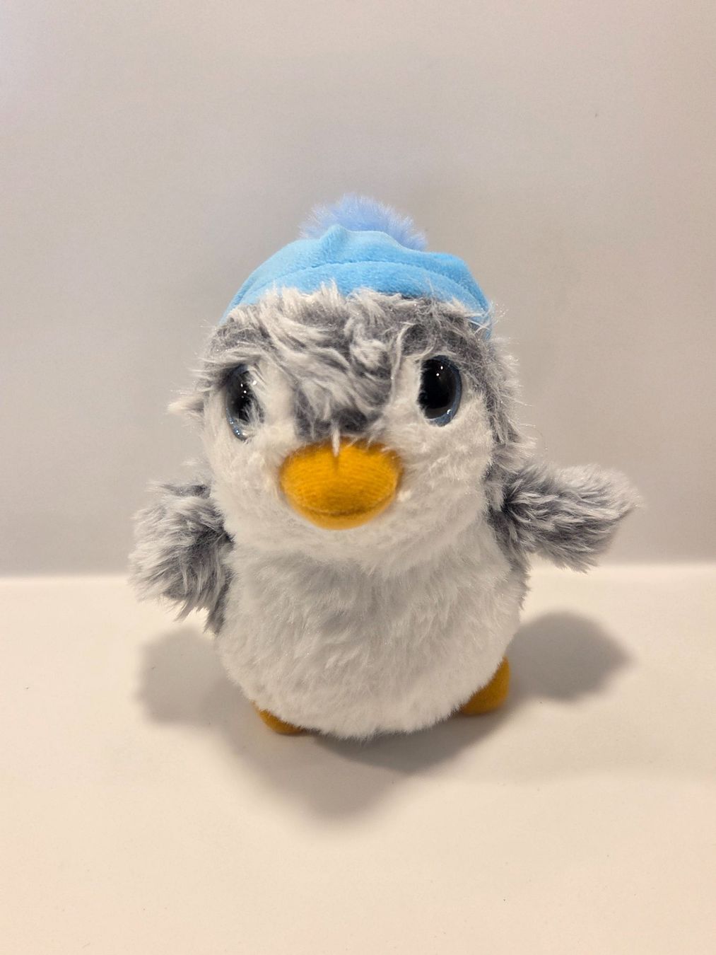 Spielzeuge: Plüschtier Pinguin mit Mütze – Gebraucht aus Zürich von Lela-Mirela 4
