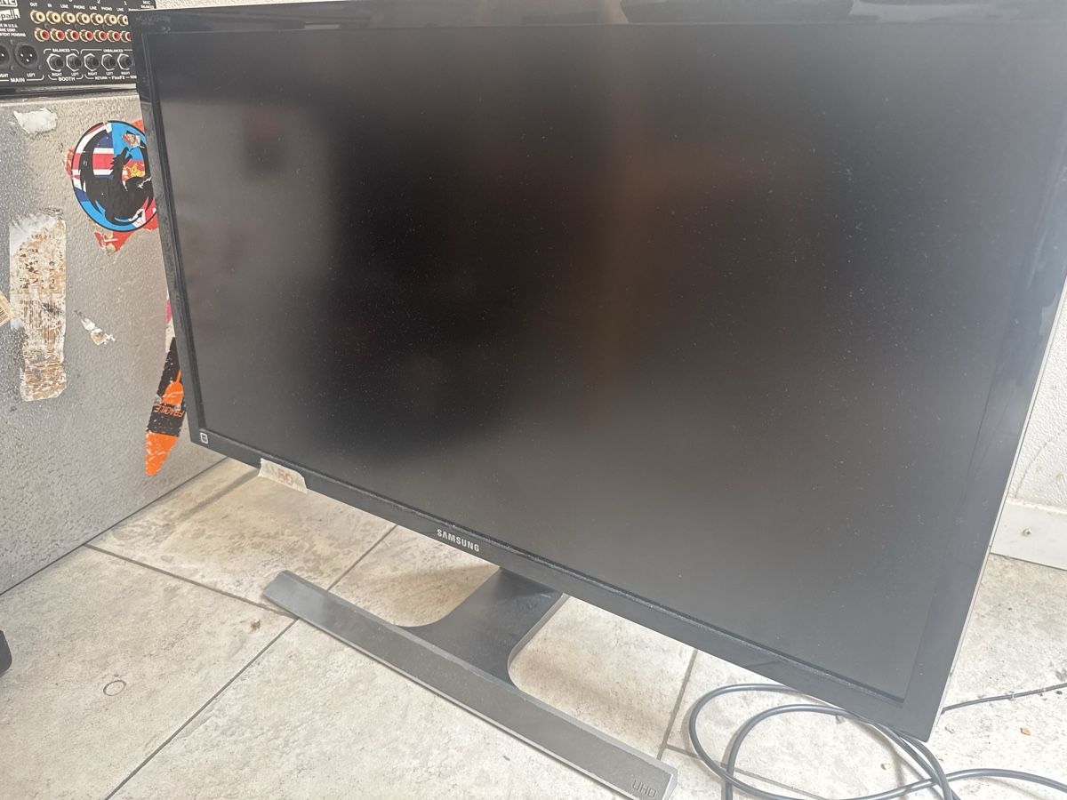 Samsung Monitor: Samsung Monitor – Usato da Paudex venduto da mrh_6wwk