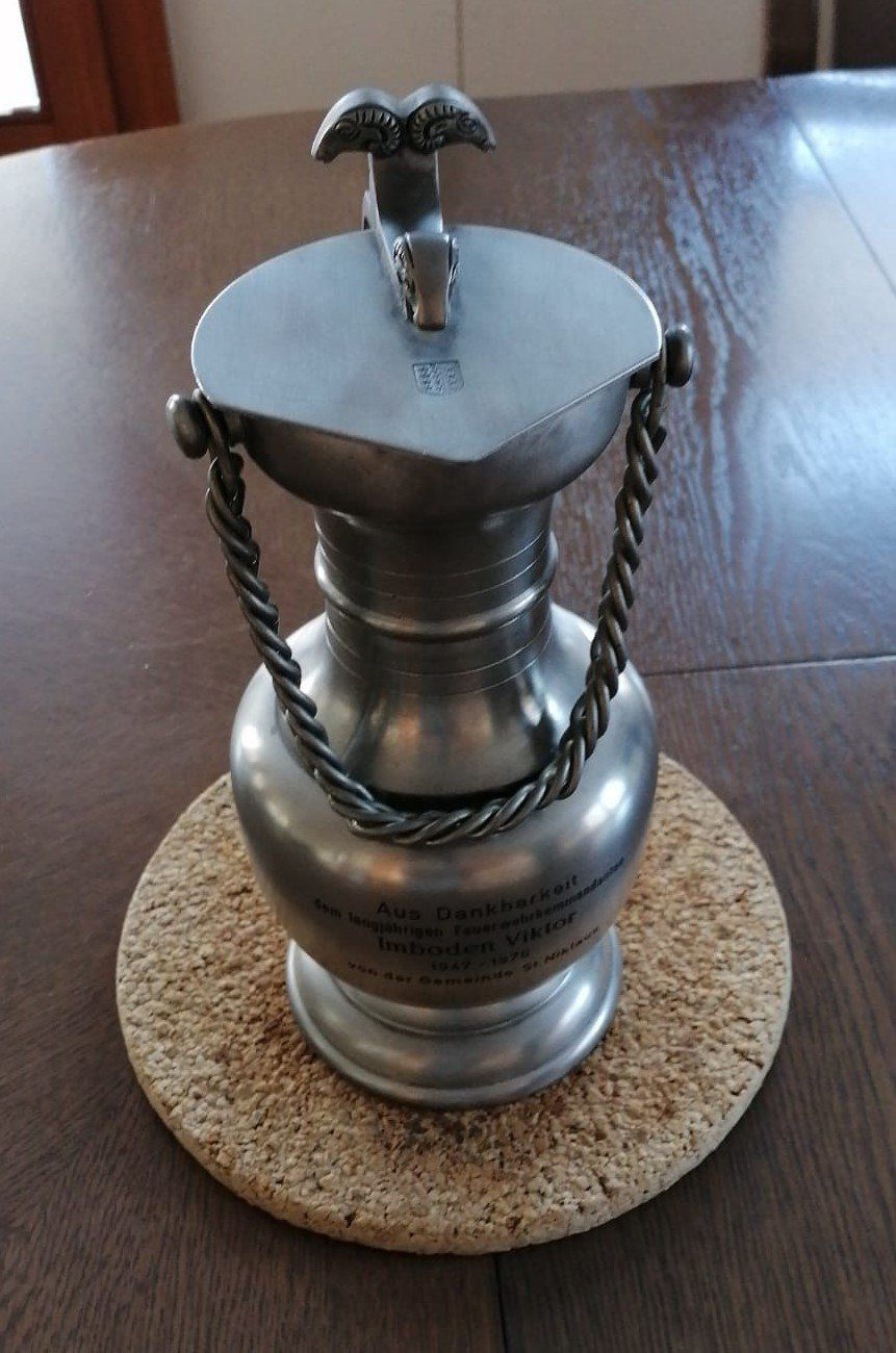 Caraffe: Walliser Zinn-Krug – Usato da Grächen venduto da Hel7890