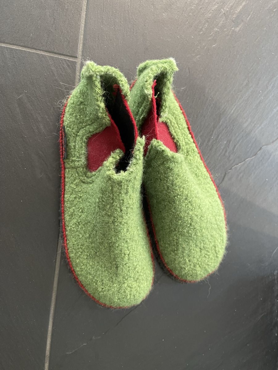 Scarpe per ragazzi: Hausschuhe, Grösse 33 – Usato da Oberentfelden venduto da Barbabella21