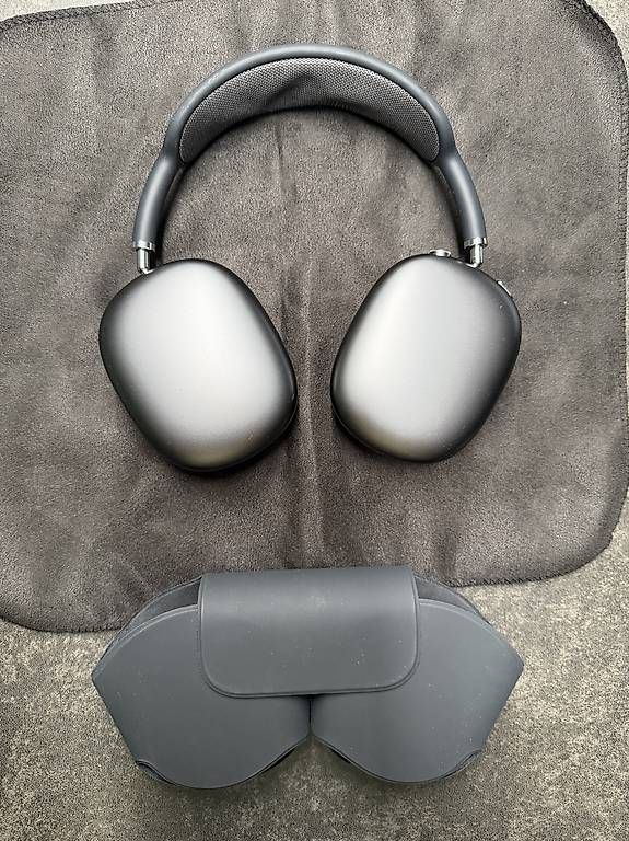 Cuffie: Apple AirPods 1. Generation  Lightning – Usato da Holderbank SO venduto da Blaxta 1