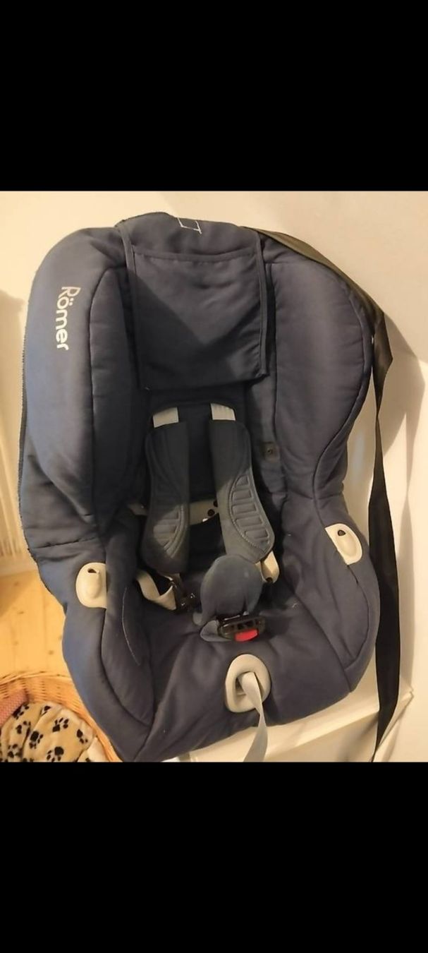 Britax Römer Seggiolini per auto: Römer Autositz, Kindersitz – Usato da Lyss venduto da yan_zq9y