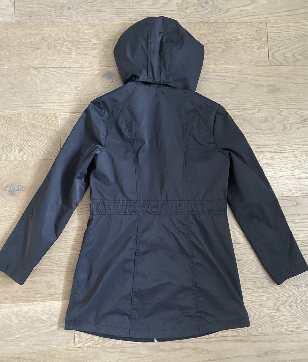 Guess Cappotti: Guess Lace-up Damenmantel – Usato da Volketswil venduto da 9394 1