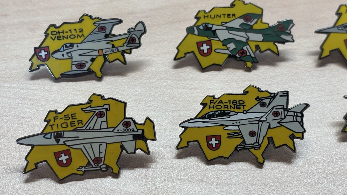 Placchette & Badge: Pin Schweizer Luftwaffe – Usato da Aeschi b. Spiez venduto da zungu71 1