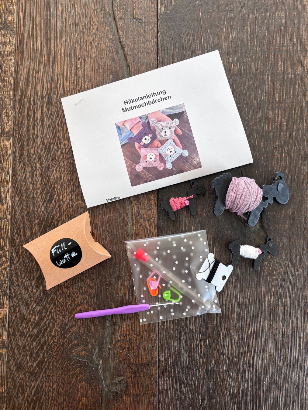 Kit bricolage: DIY Häkelkit Mutmachbären & Material, neu! – Nuovo (secondo la descrizione) da St. Niklaus VS venduto da loumonrohandmade