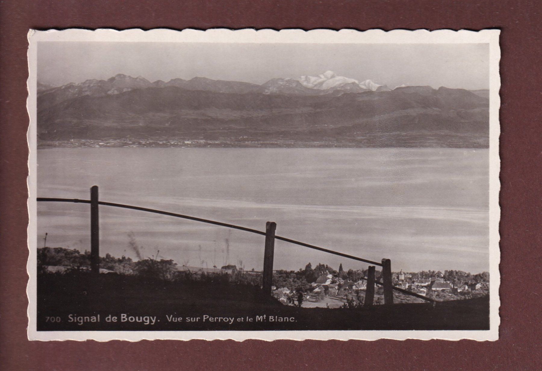Cartoline postali: SIGNAL DE BOUGY - Vue sur Perroy – Usato da Pully venduto da nicecards