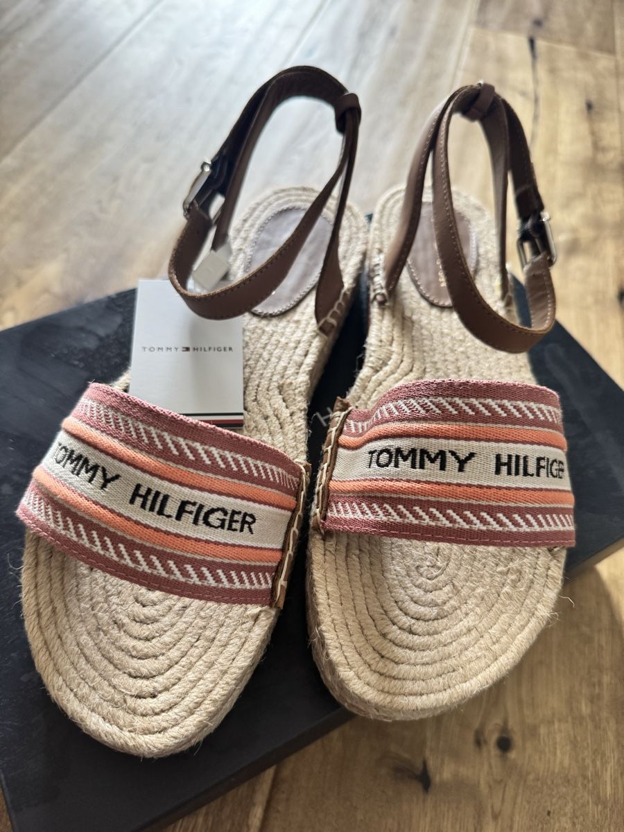 Tommy Hilfiger Damenschuhe: Tommy Hilfiger Sandalen NEU – Neu und originalverpackt aus Mur (Vully) FR von seaila