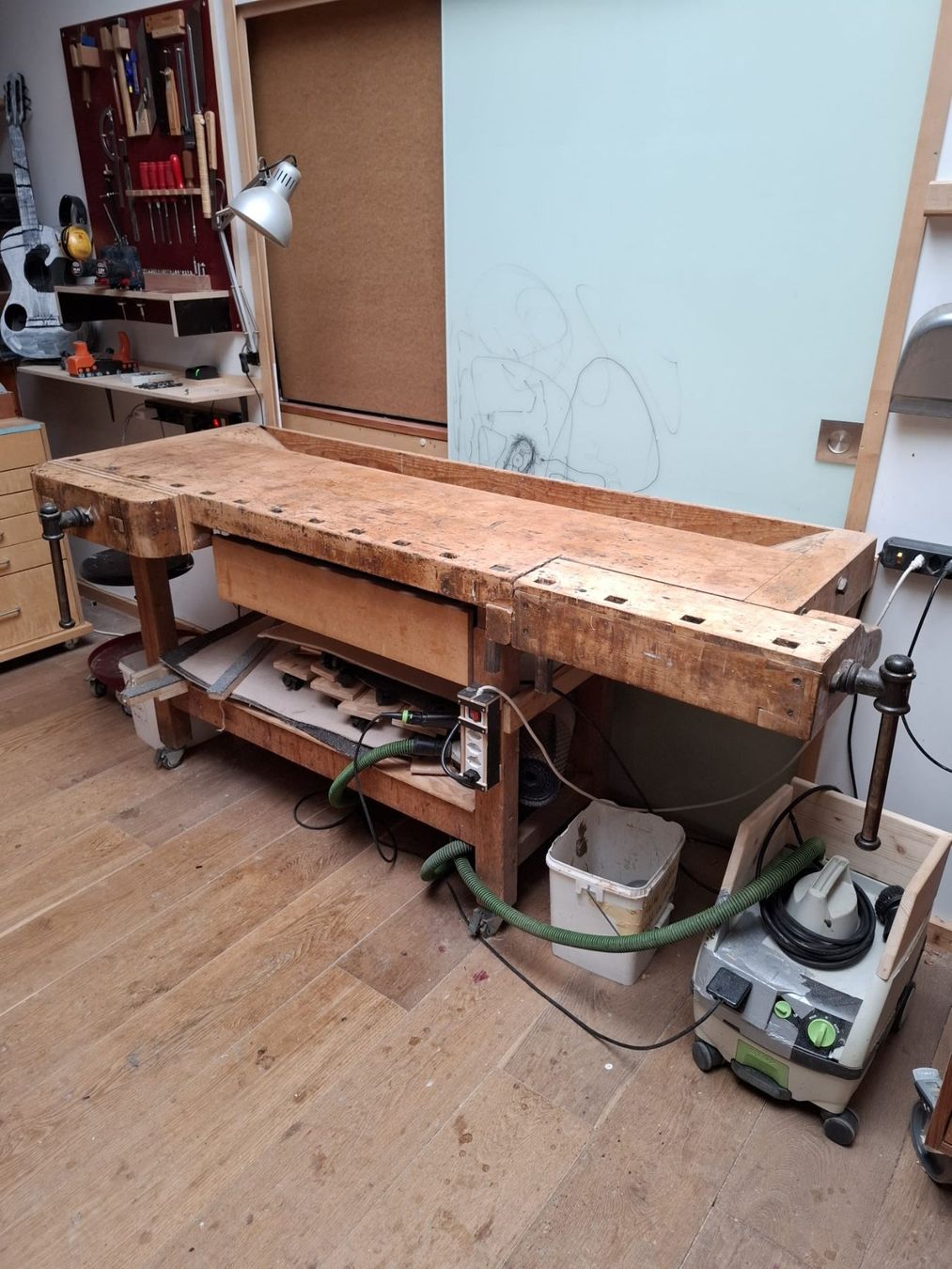 Werkbänke: Hobelbank – Gebraucht aus Basel von WoodAndLuxuryGmbH