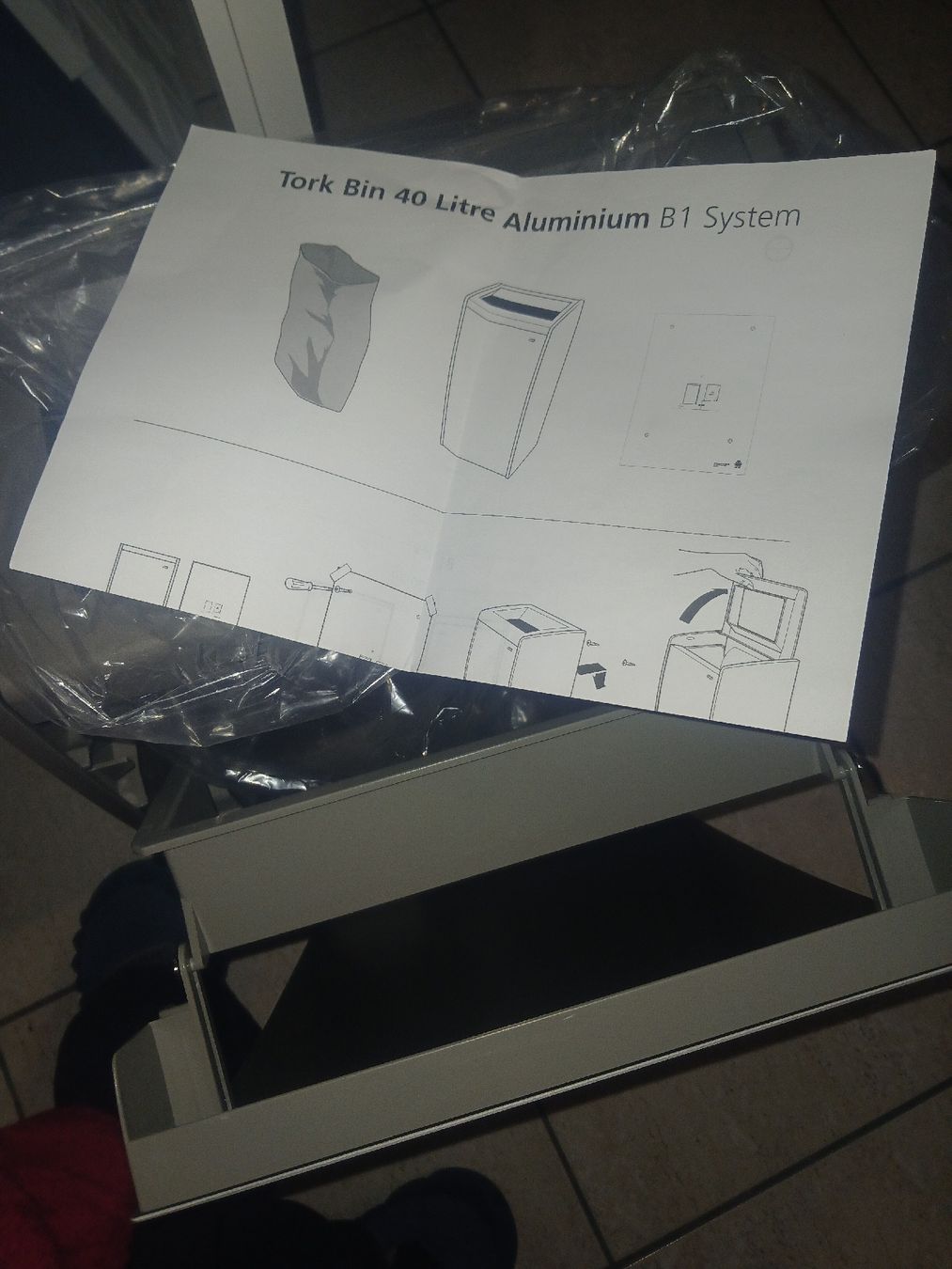 Cestini per rifiuti: Tork Abfalleimer 40 Liter Aluminium B1 System. – Nuovo (secondo la descrizione) da Pieterlen venduto da Ya0527yl 5