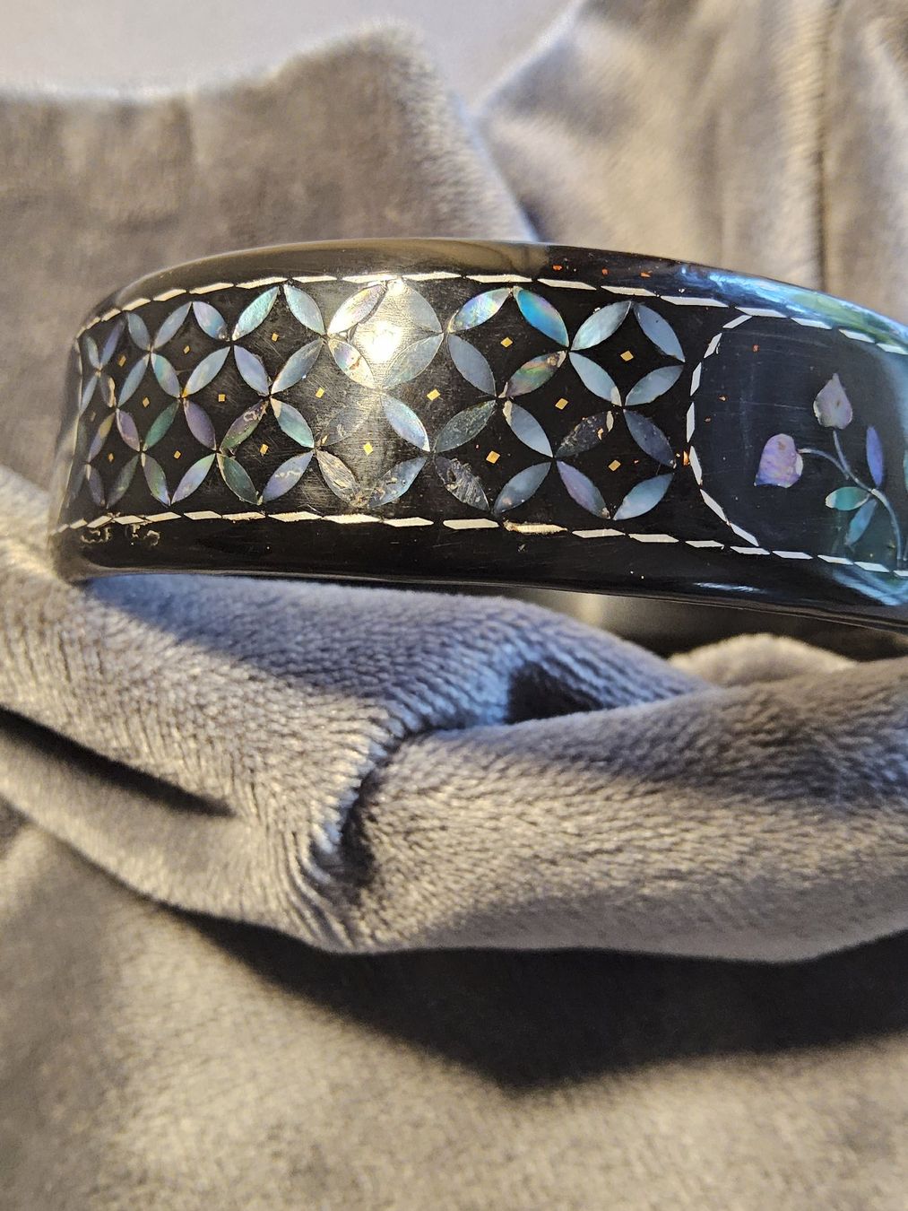 Armbänder & -reifen: Alter Handmade schwarzer Lack Perlmutt Armreif, China – Gebraucht aus Zürich von SciTec 2