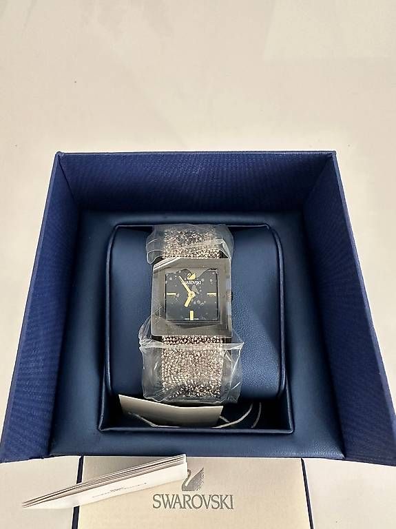 Uhren: Swarovski Crystalline Bangle Damenuhr – Gebraucht aus Vaduz von mrworldwide07 2