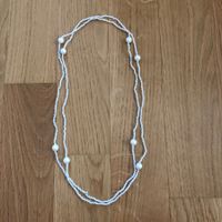 lange Halskette in weiss
