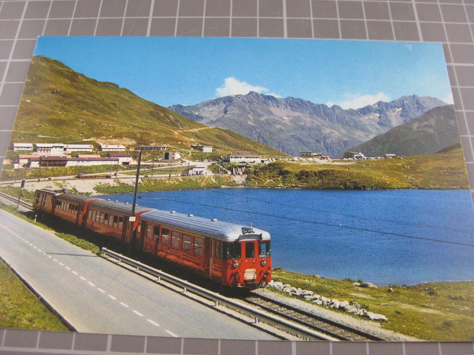 Ansichtskarten: AK Oberalp Passhöhe mit Zug – Gebraucht aus Malters von Marosko