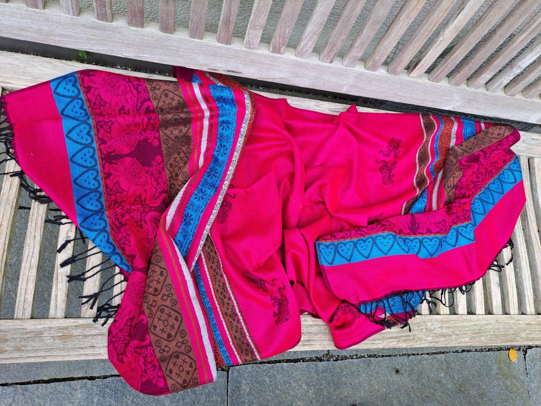 Foulards, Tücher & Schals: Cashmere-Schal, pink mit Ethno-Muster und Fransen – Gebraucht aus Volketswil von ronbons 6