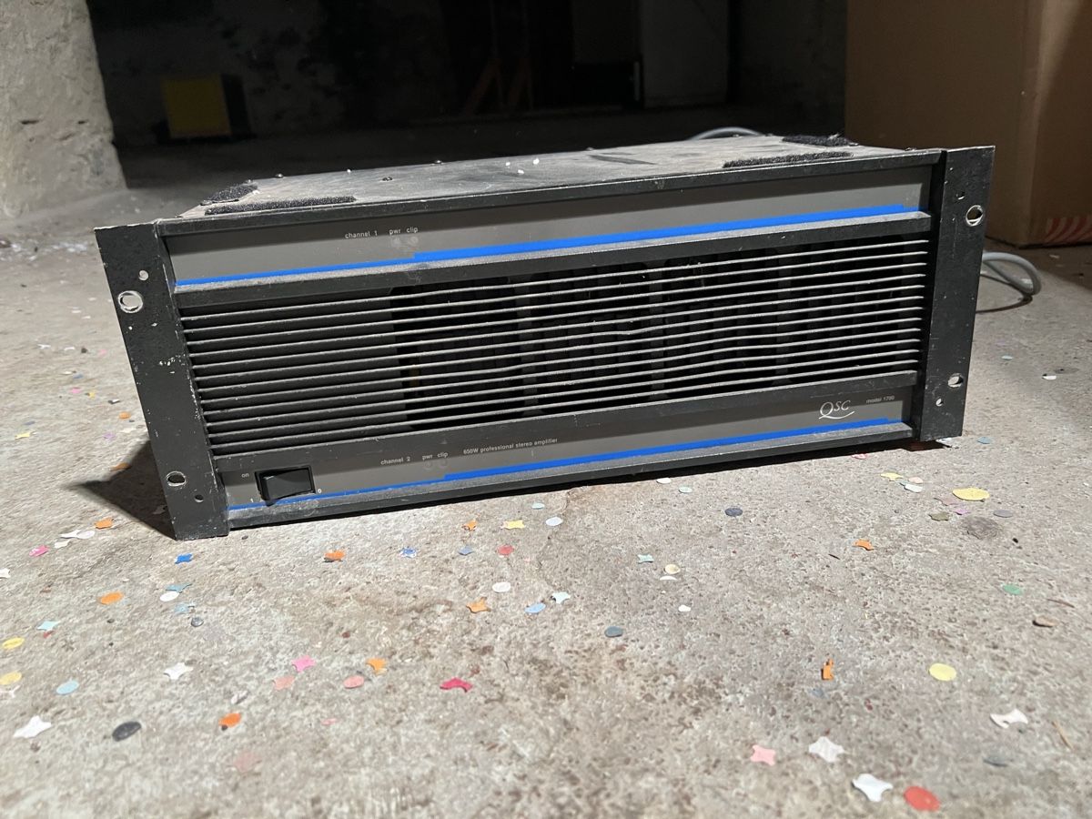 Qsc Verstärker: QSC Model 1700 Power Amplifier – Gebraucht aus Turtmann von MrStony4